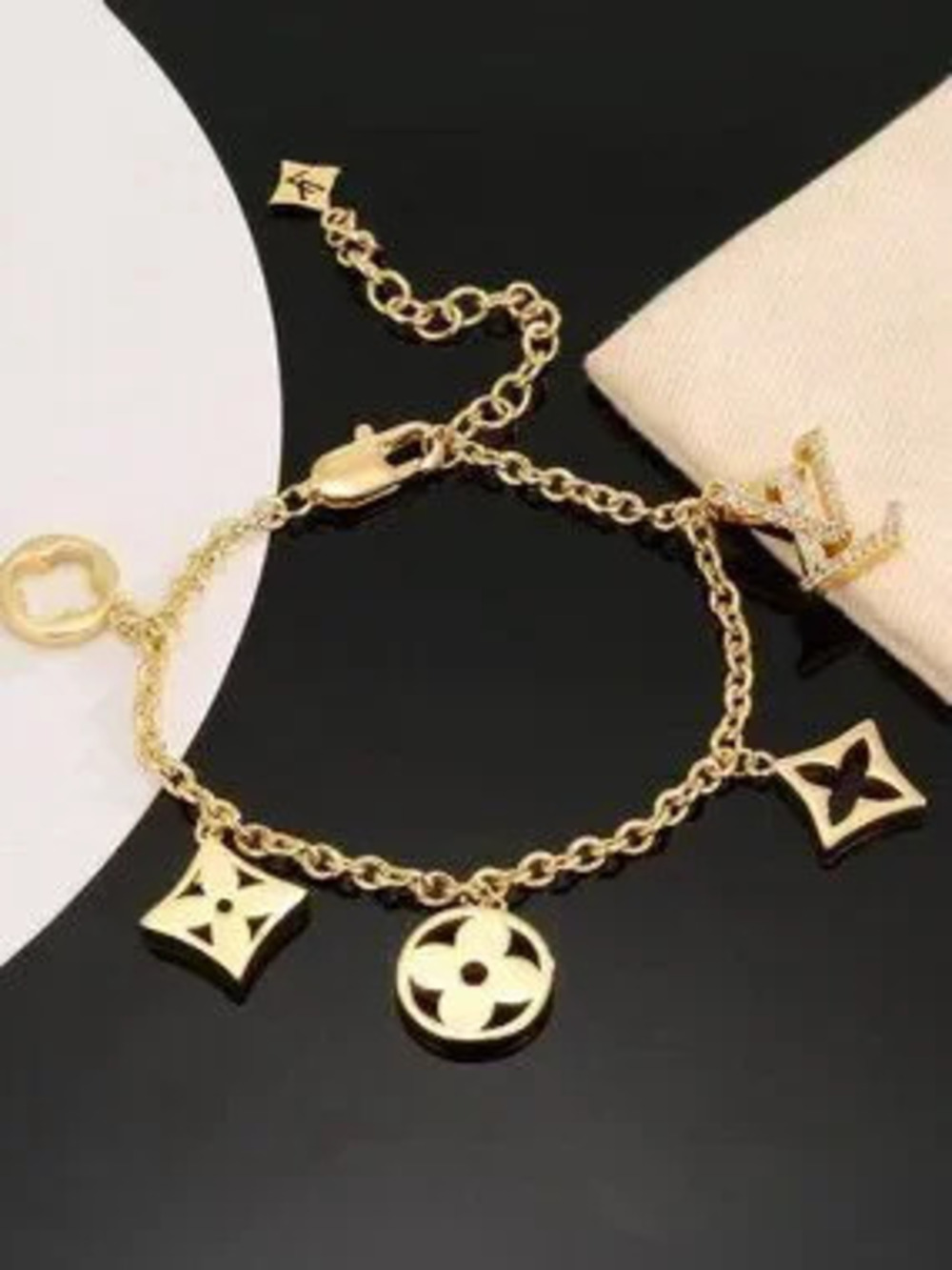 &Louis Vuitton LV Icon Charms Bracelet Polished Gold